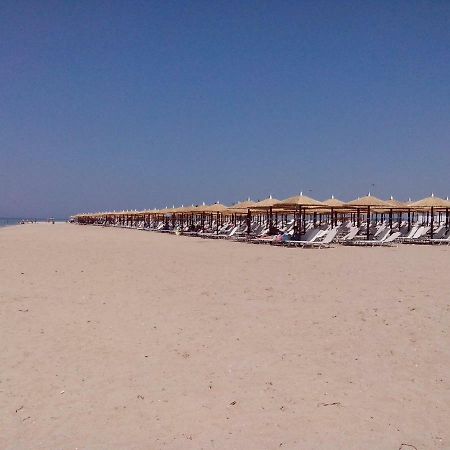 Apartment 60M From Sea! Nea Kallikrateia Екстериор снимка